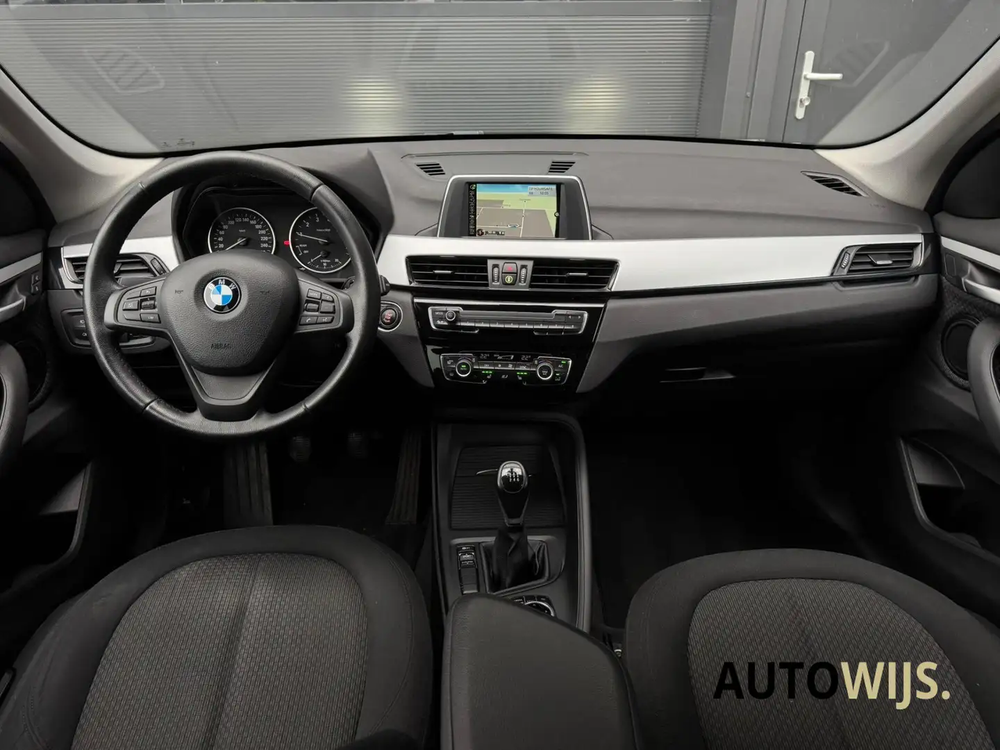 BMW X1 SDrive18i Centennial High Executive|PDC|Clima|Crui Zwart - 2