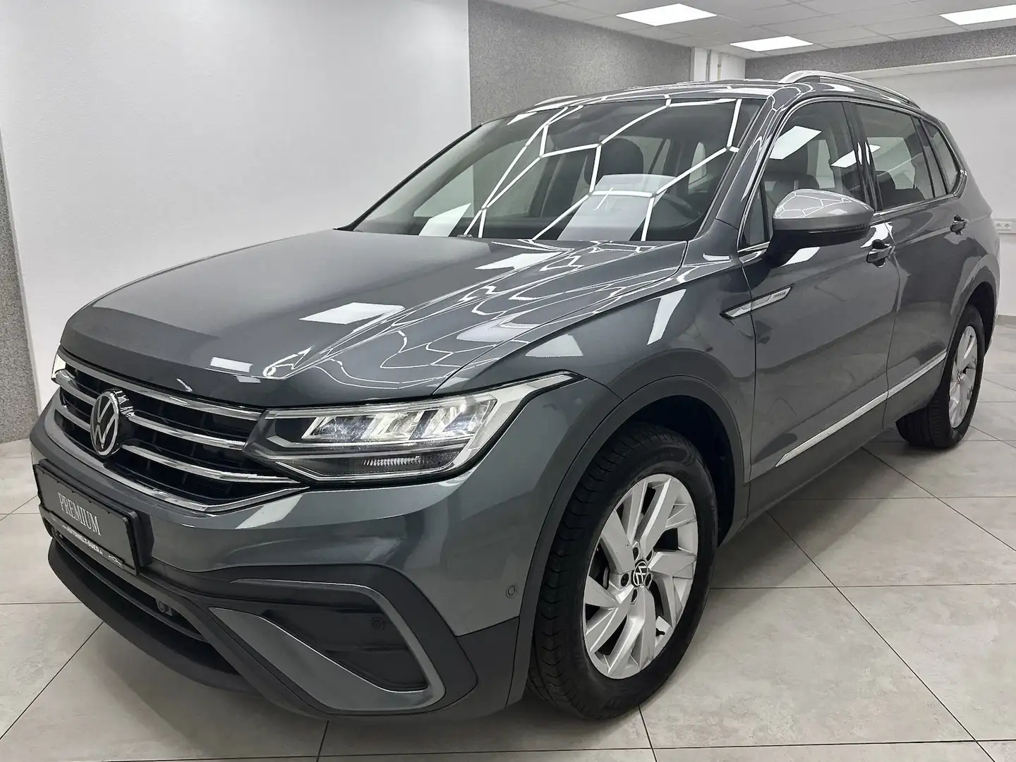 Volkswagen Tiguan Allspace 2.0 TDI DSG Life HUD RCam AHK ACC Grau - 2
