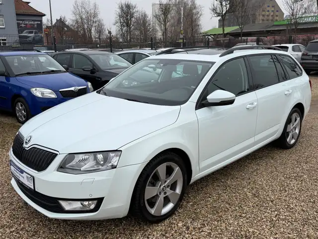 Skoda Octavia Kbi. 2.0 TDI/Aut./Bi-Xenon/keyless/Pano!