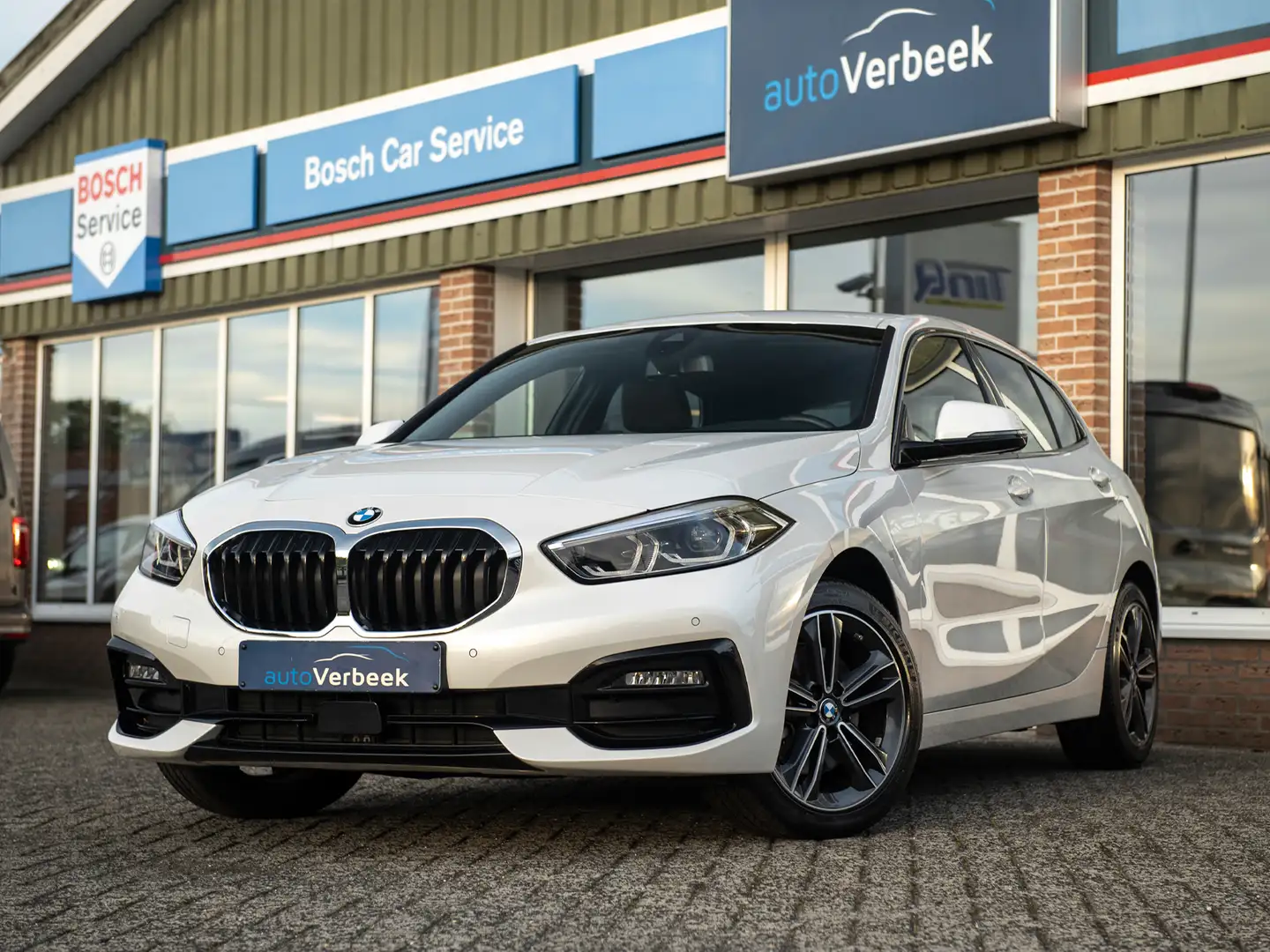 BMW 118 1-serie 118iA Business Edition Executive Sport Lin Wit - 1