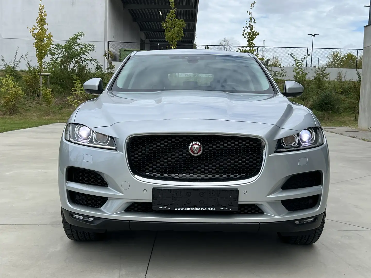 Jaguar F-Pace 25t AWD AUTOMAAT/ PANO/ CARPLAY/ MERIDIAN/ MEMORY Silber - 2