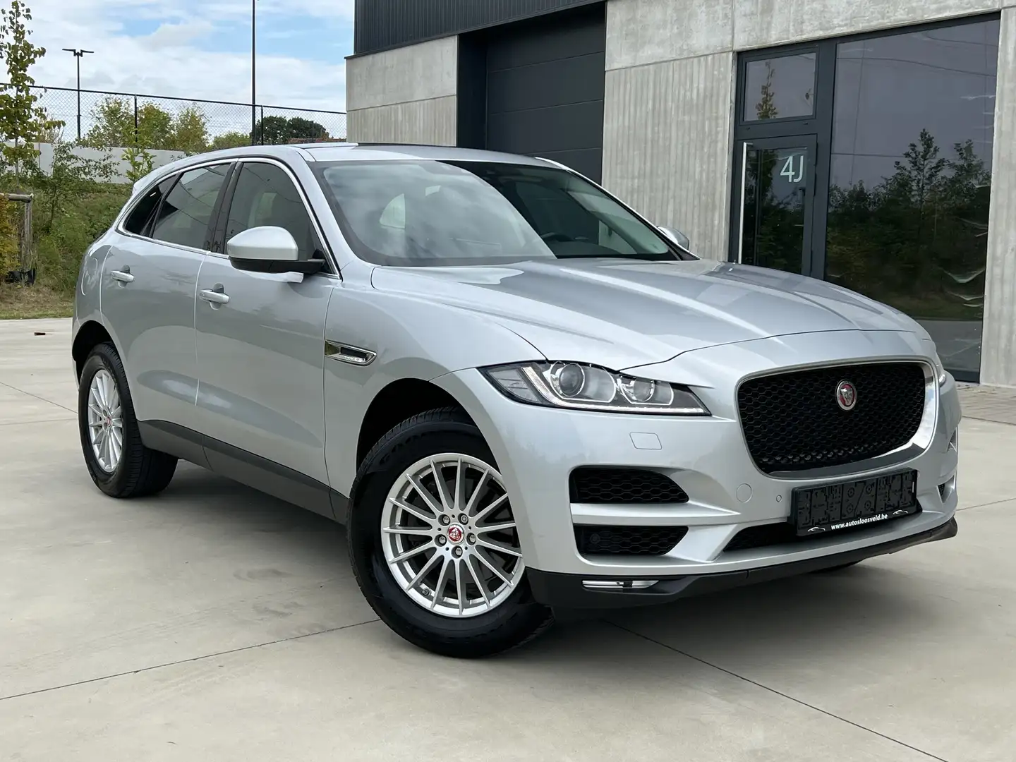 Jaguar F-Pace 25t AWD AUTOMAAT/ PANO/ CARPLAY/ MERIDIAN/ MEMORY Silber - 1