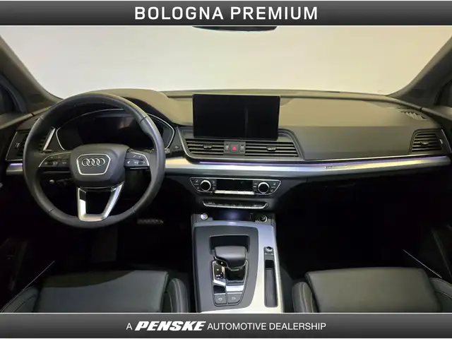 Audi Q5 view 4