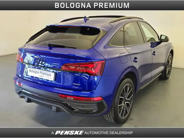 Audi Q5 view 2
