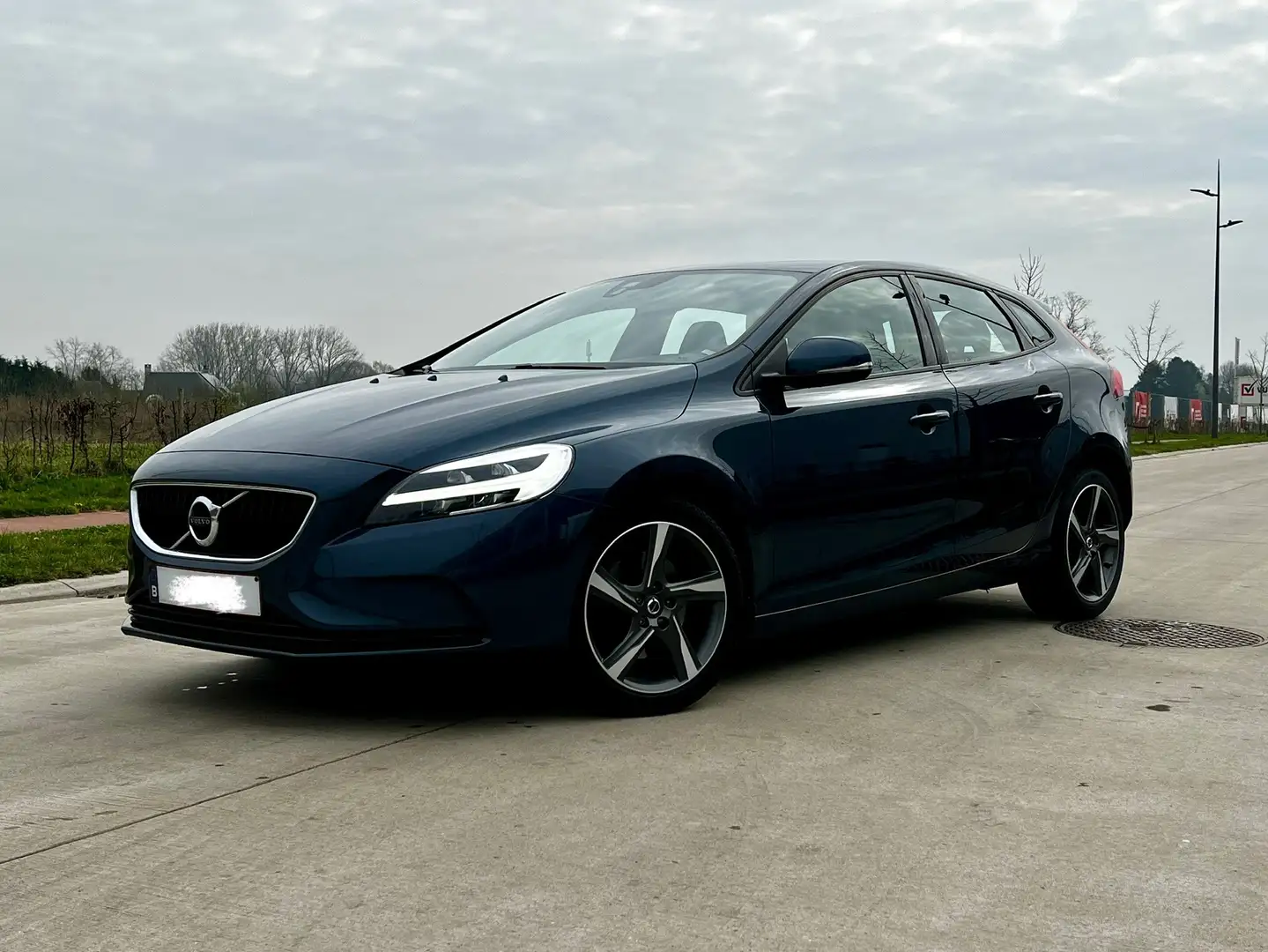 Volvo V40 V40 T2 Momentum LED//NAVI/PARKTRONIC/CRUISECONTROL Blauw - 2