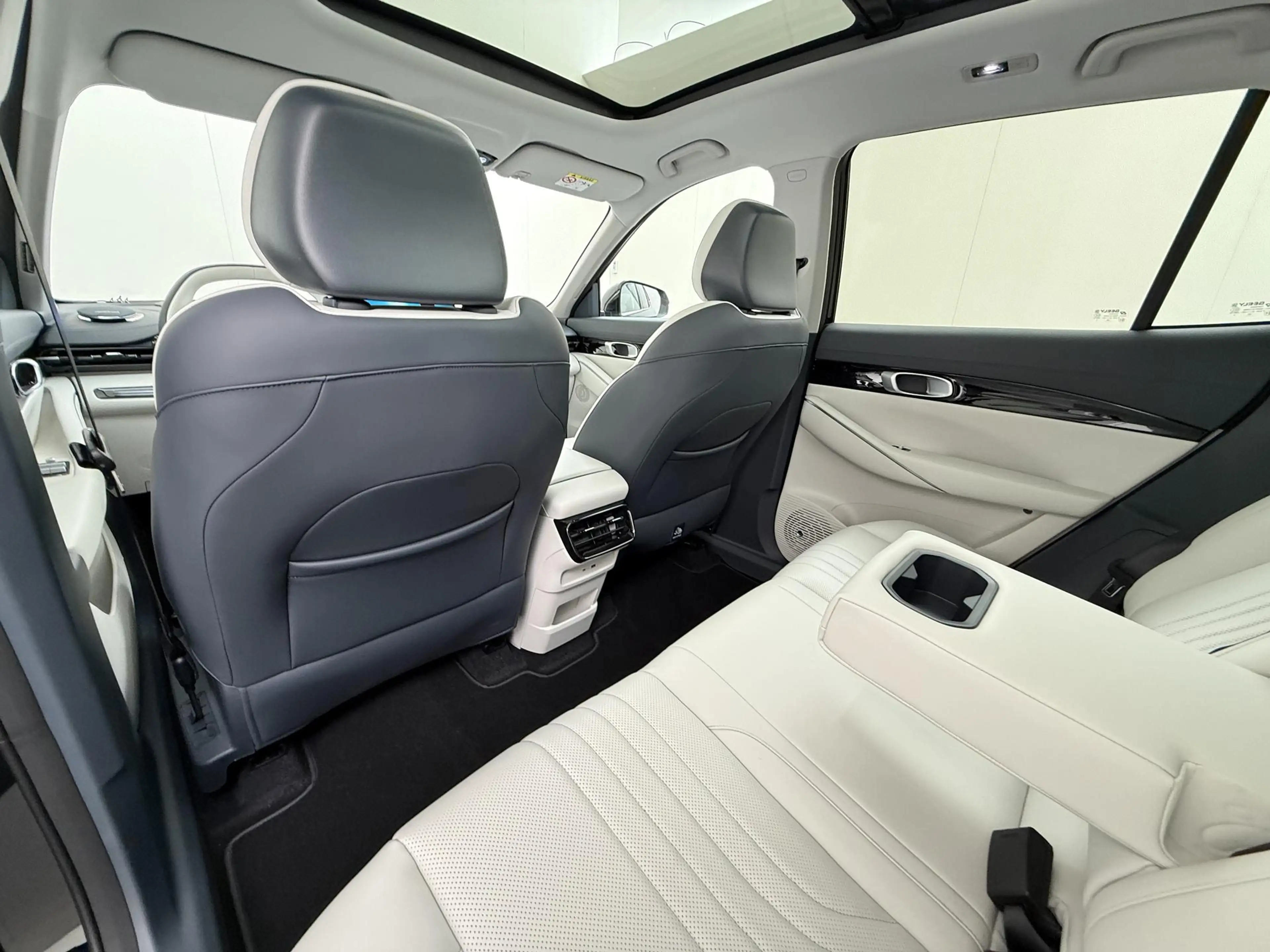 Geely E5 Max+ 68 kWh Panoramadak | 360 Camera | Stoelmassag — photo 14