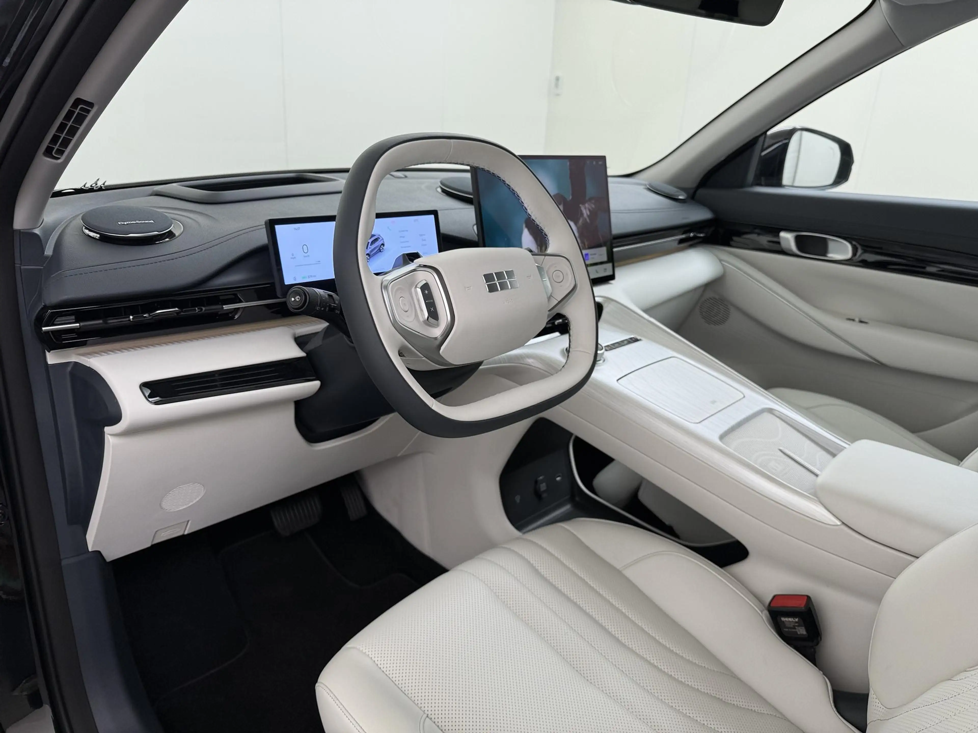 Geely E5 Max+ 68 kWh Panoramadak | 360 Camera | Stoelmassag — photo 11