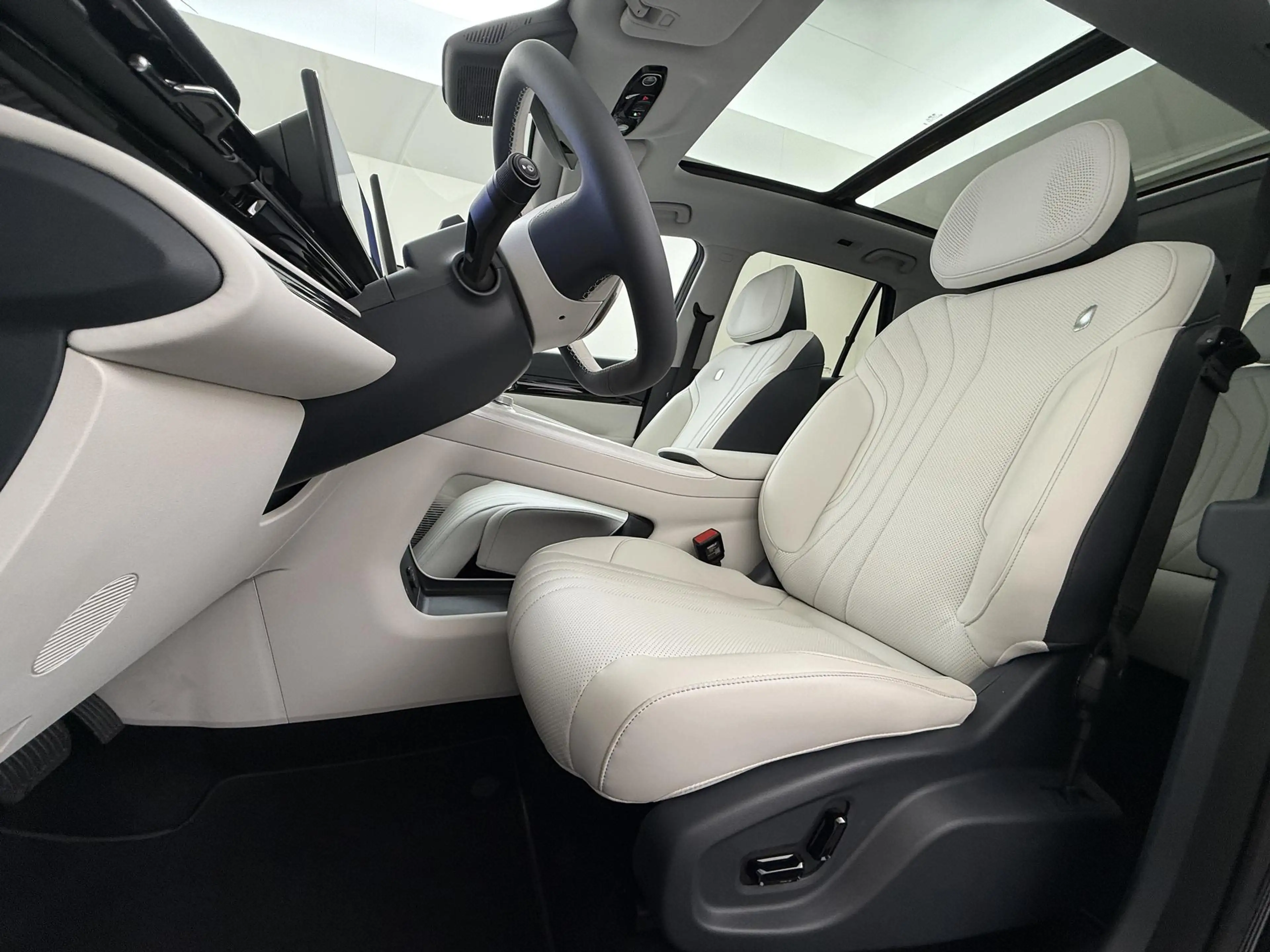 Geely E5 Max+ 68 kWh Panoramadak | 360 Camera | Stoelmassag — photo 12