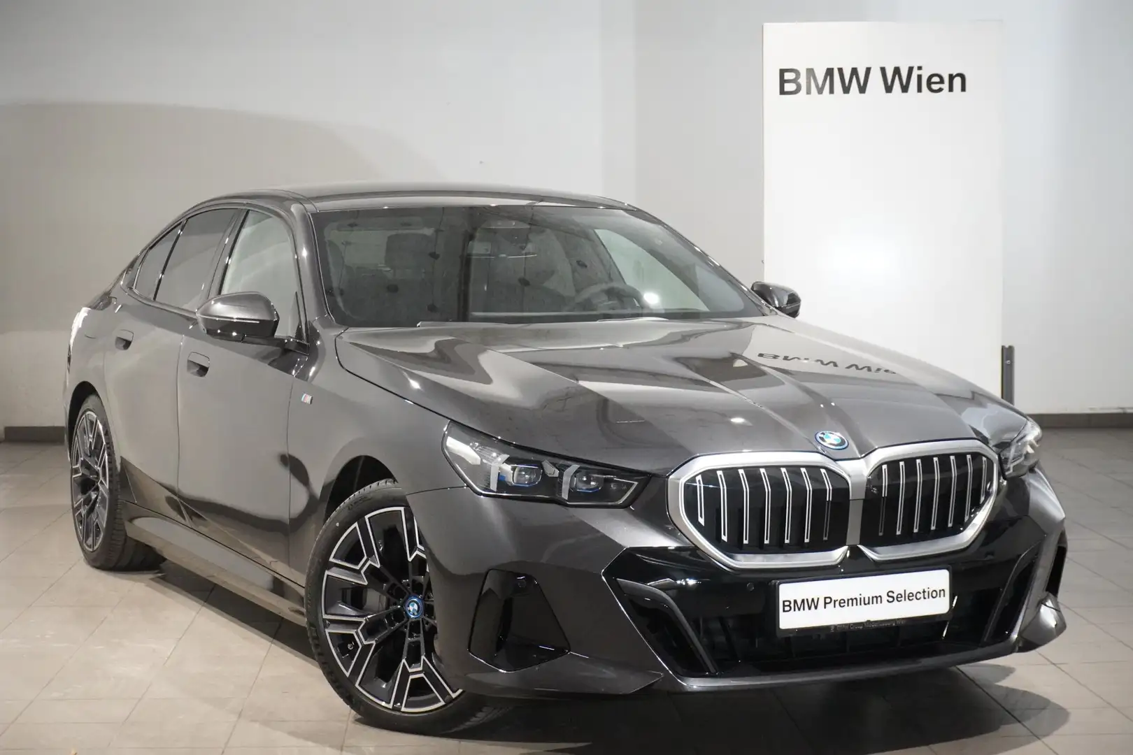BMW 550 550e xDrive Grau - 1