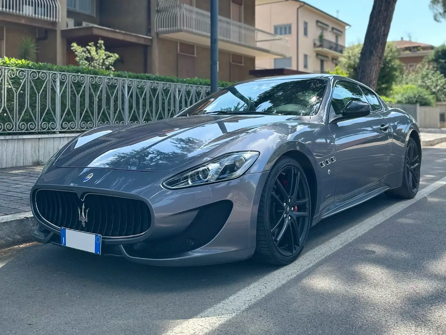 Maserati GranTurismo 4.7 Sport con 35.000 km! Šedá - 1