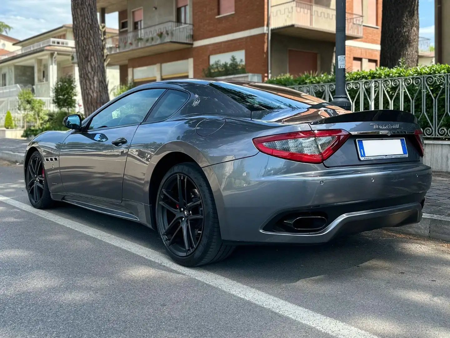 Maserati GranTurismo 4.7 Sport con 35.000 km! Šedá - 2