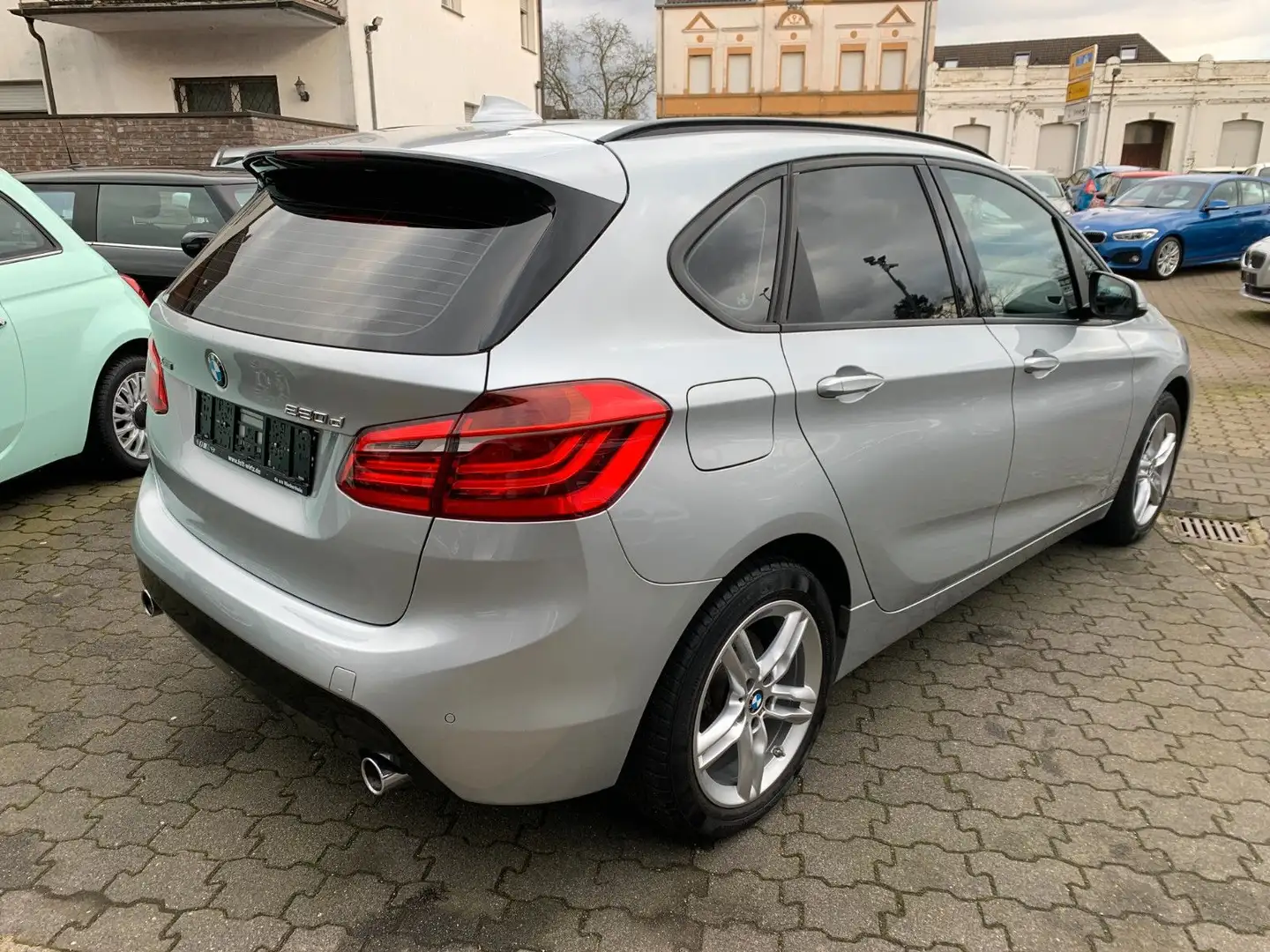 BMW 220 d xDrive 4x4 Automatik M Felgen Advantage Argent - 1