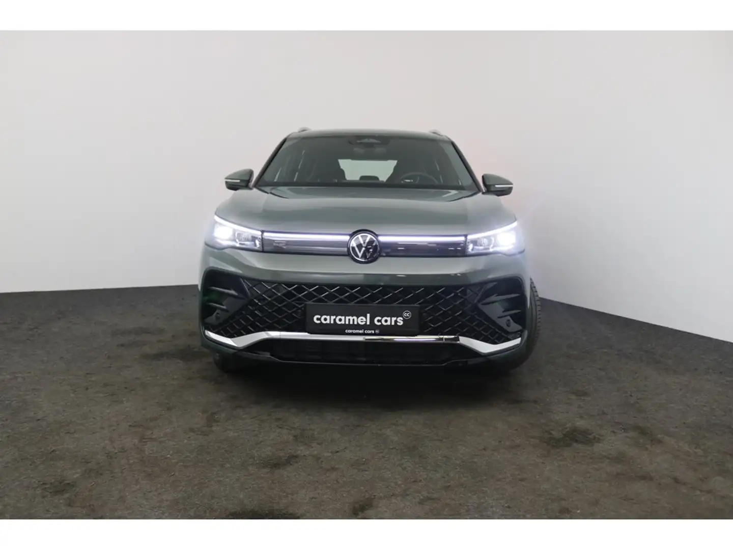 Volkswagen Tiguan NEW TIGUAN 1.5 ETSI AUTOMAAT R-LINE* SPORTZETELS*D Groen - 2