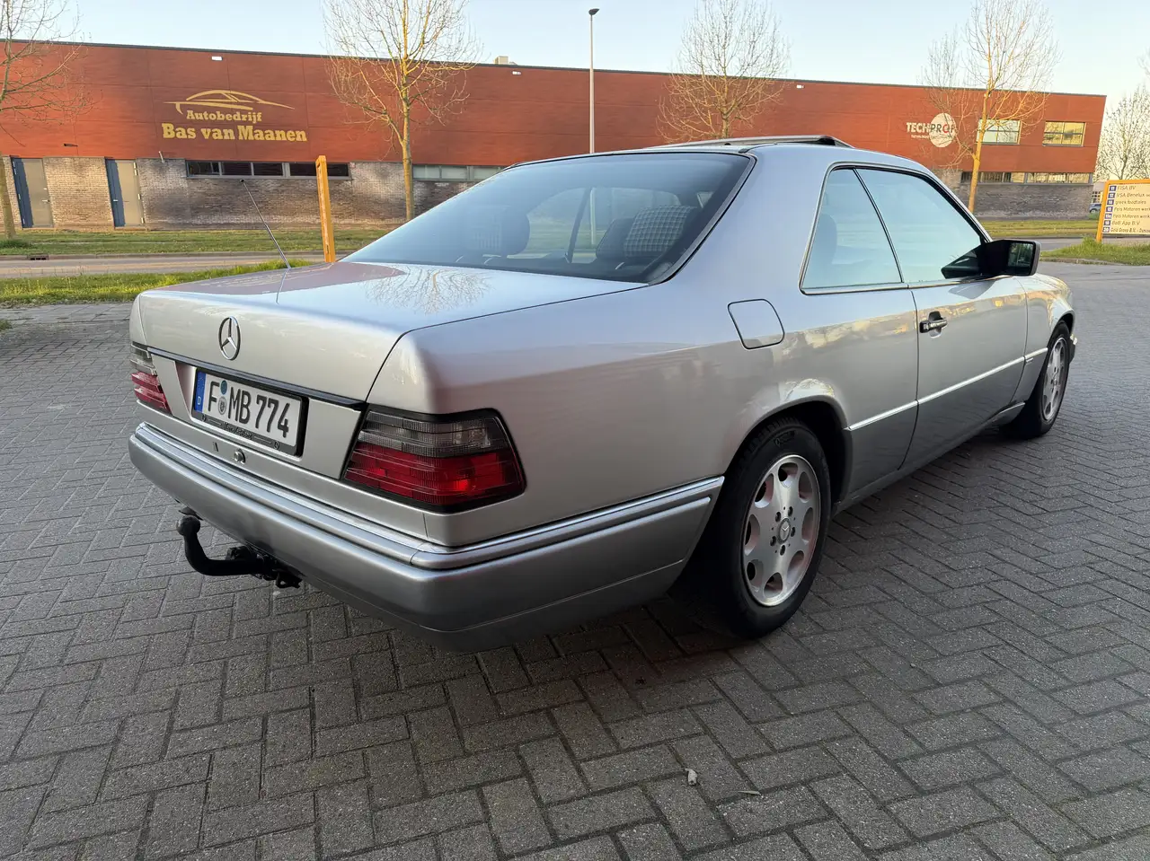 Mercedes-Benz W124 E220 Coupe Sportline–1995, foto 6