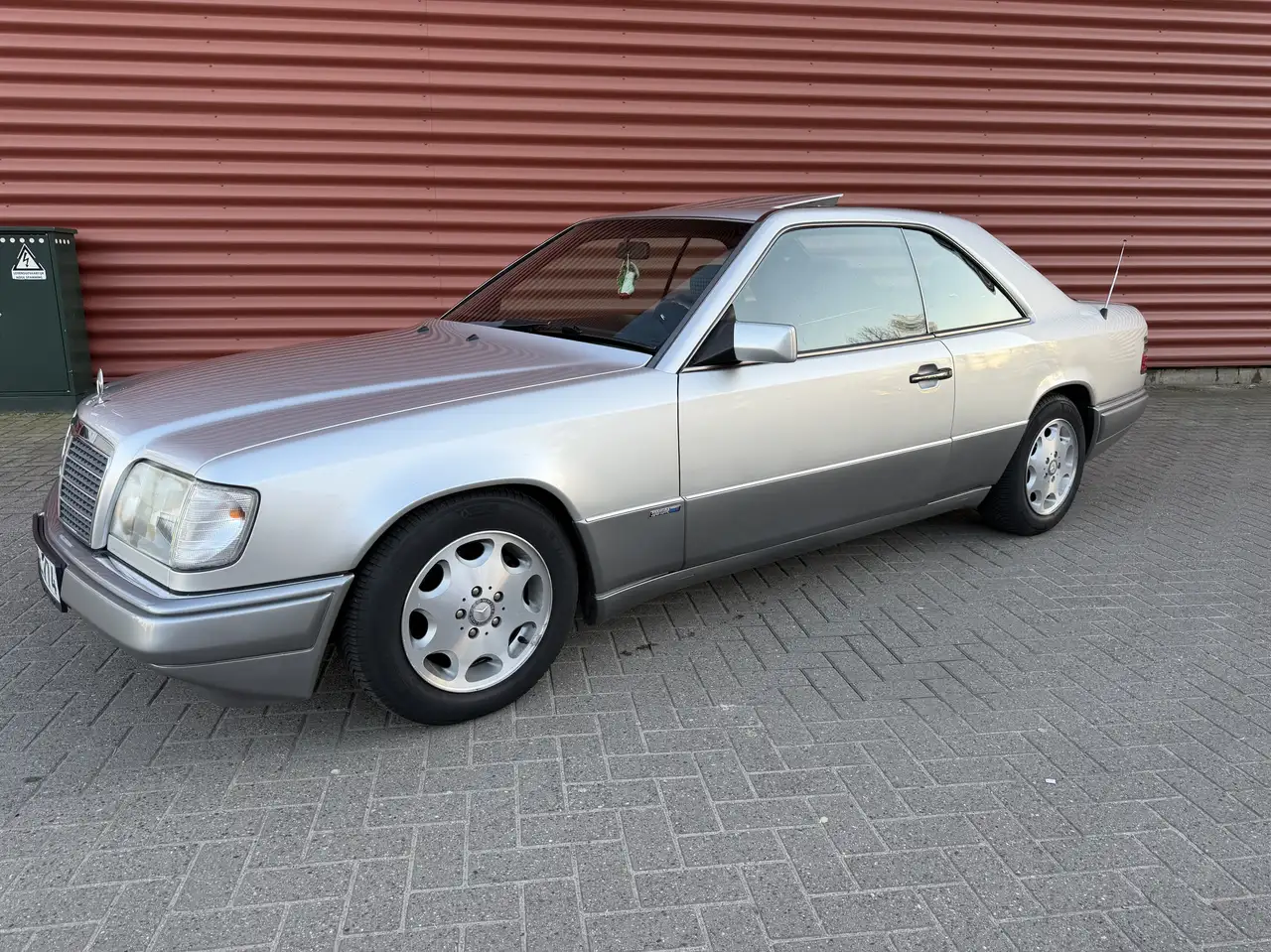 Mercedes-Benz W124 E220 Coupe Sportline–1995, foto 2