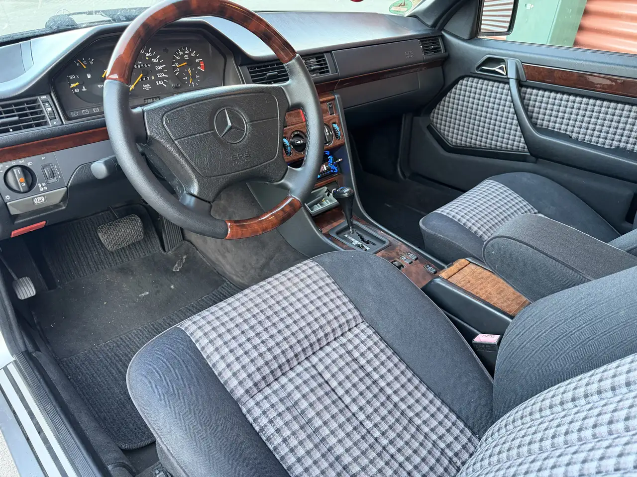 Mercedes-Benz W124 E220 Coupe Sportline–1995, foto 10