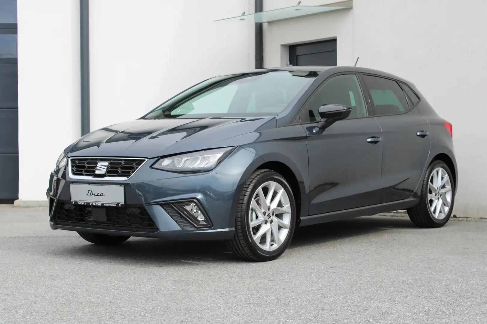 SEAT Ibiza FR Edition 1.0 TSI 95 PS mit perfekten Extras! Grau - 2