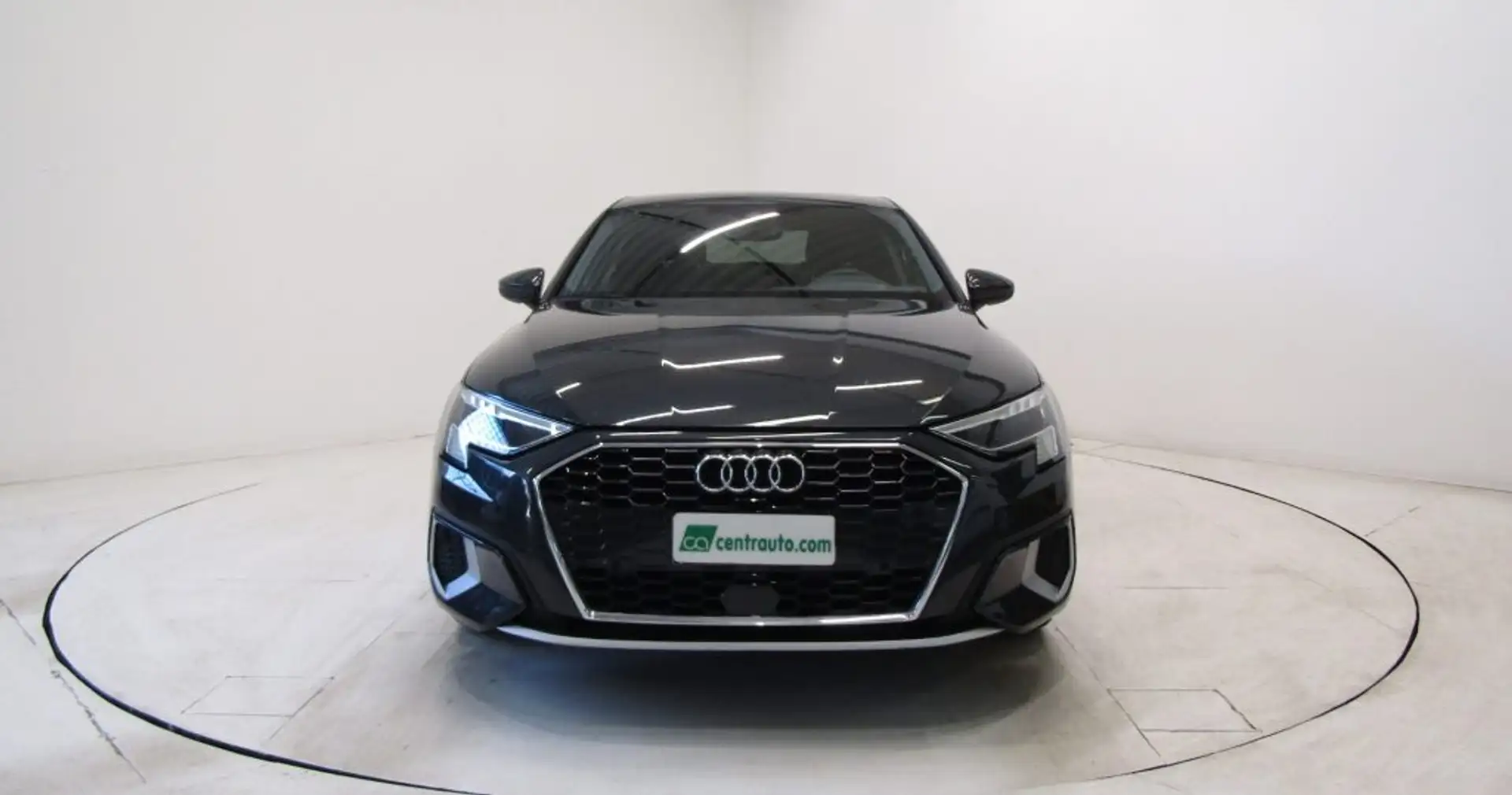 Audi A3 Sedan 35 1.5 TFSI S tronic Advanced MHEV *PELLE* Gris - 2