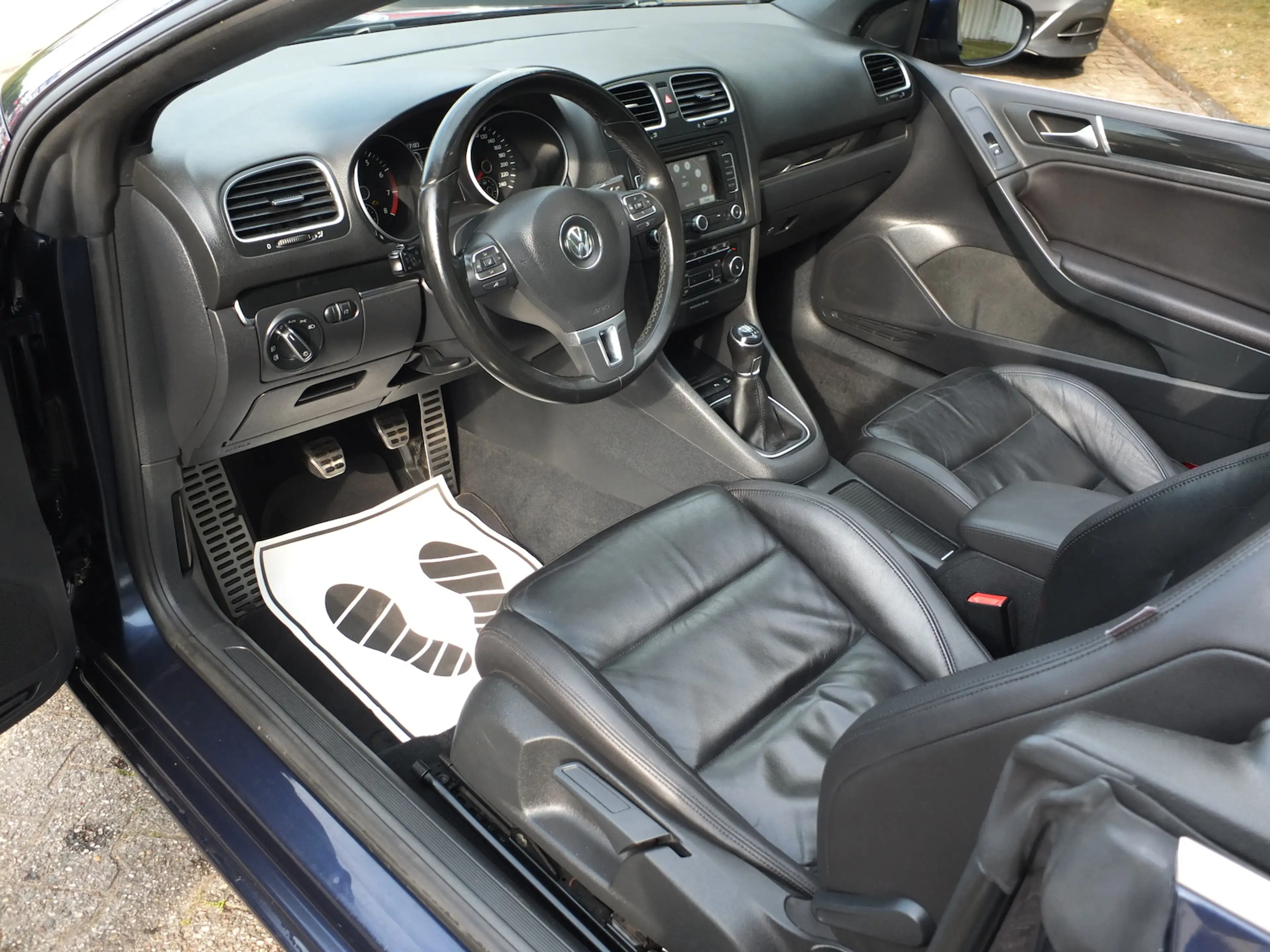 Volkswagen Golf Cabriolet LEDER XENON NAVI EINPARKHILFE TEMPOMAT — photo 8