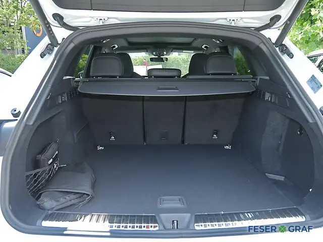 Audi Q5 view 11