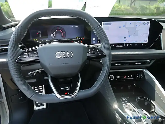 Audi Q5 view 4