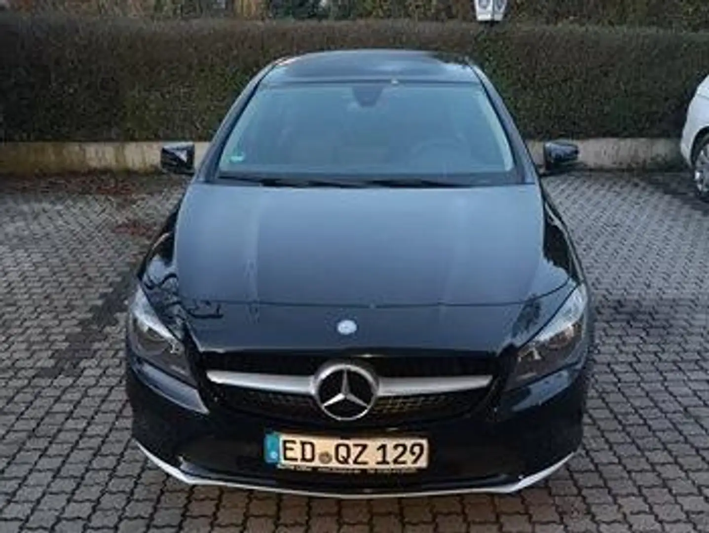 Mercedes-Benz CLA 180 CLA Shooting Brake 180 d Schwarz - 2