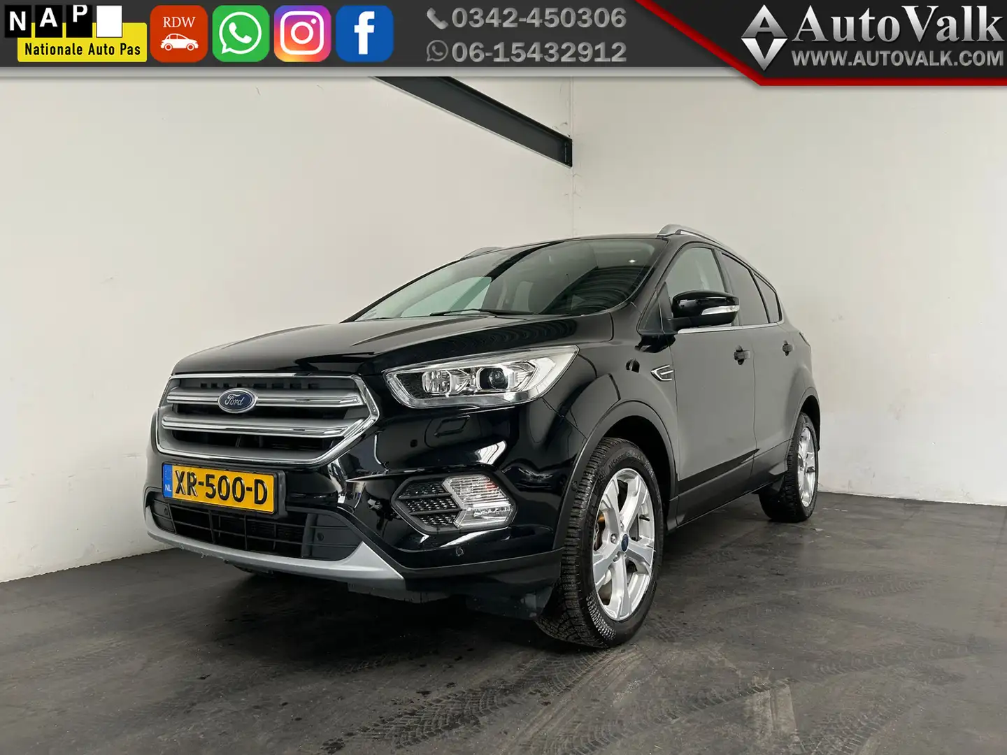 Ford Kuga 1.5 EcoBoost Vignale Zwart - 1