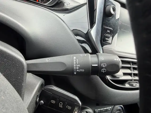 Peugeot 208 view 17