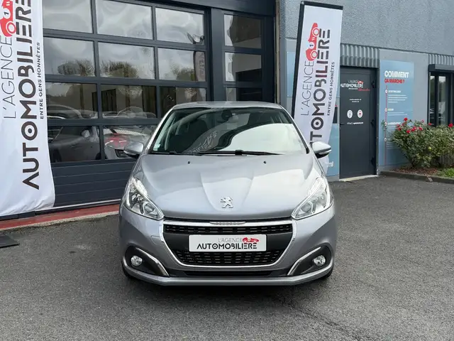 Peugeot 208 view 3