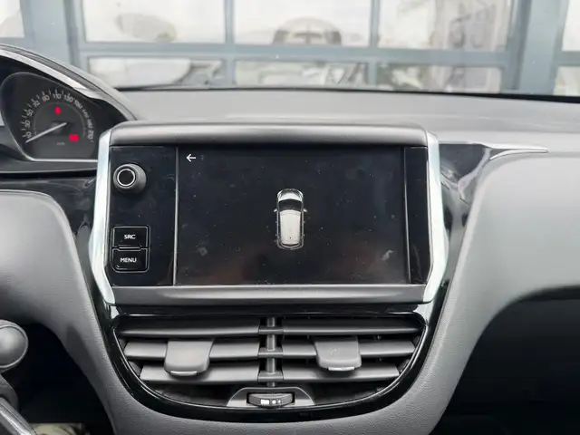 Peugeot 208 view 18
