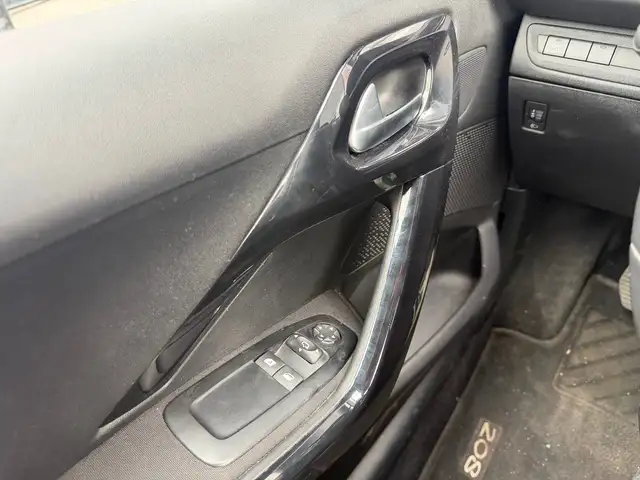Peugeot 208 view 23
