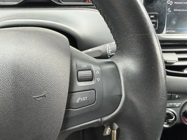 Peugeot 208 view 15