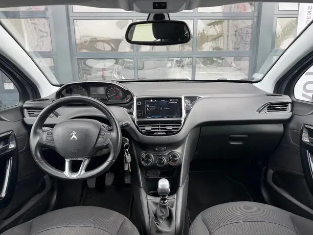 Peugeot 208 view 7