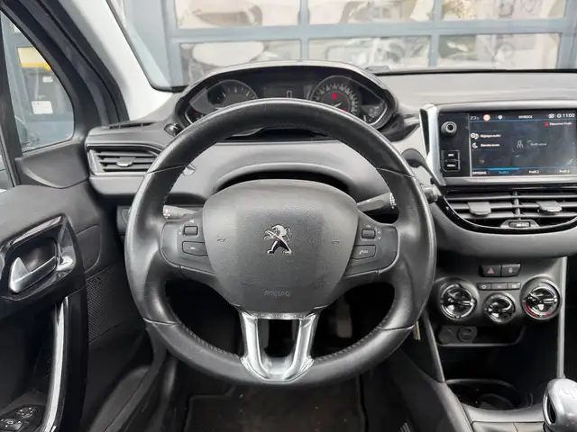 Peugeot 208 view 8