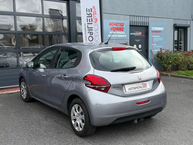 Peugeot 208 view 4