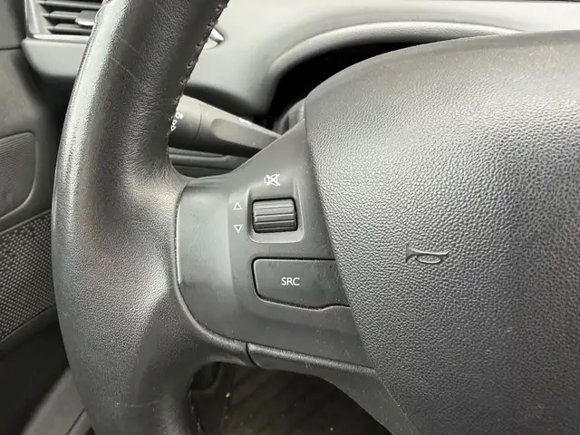 Peugeot 208 view 14