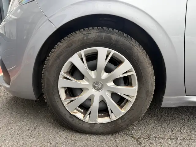 Peugeot 208 view 25