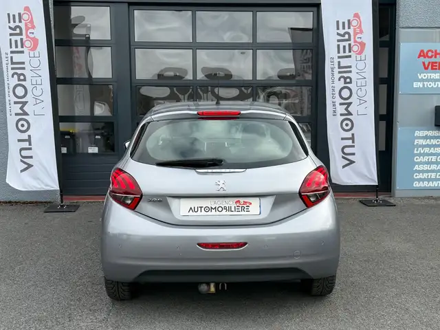 Peugeot 208 view 6