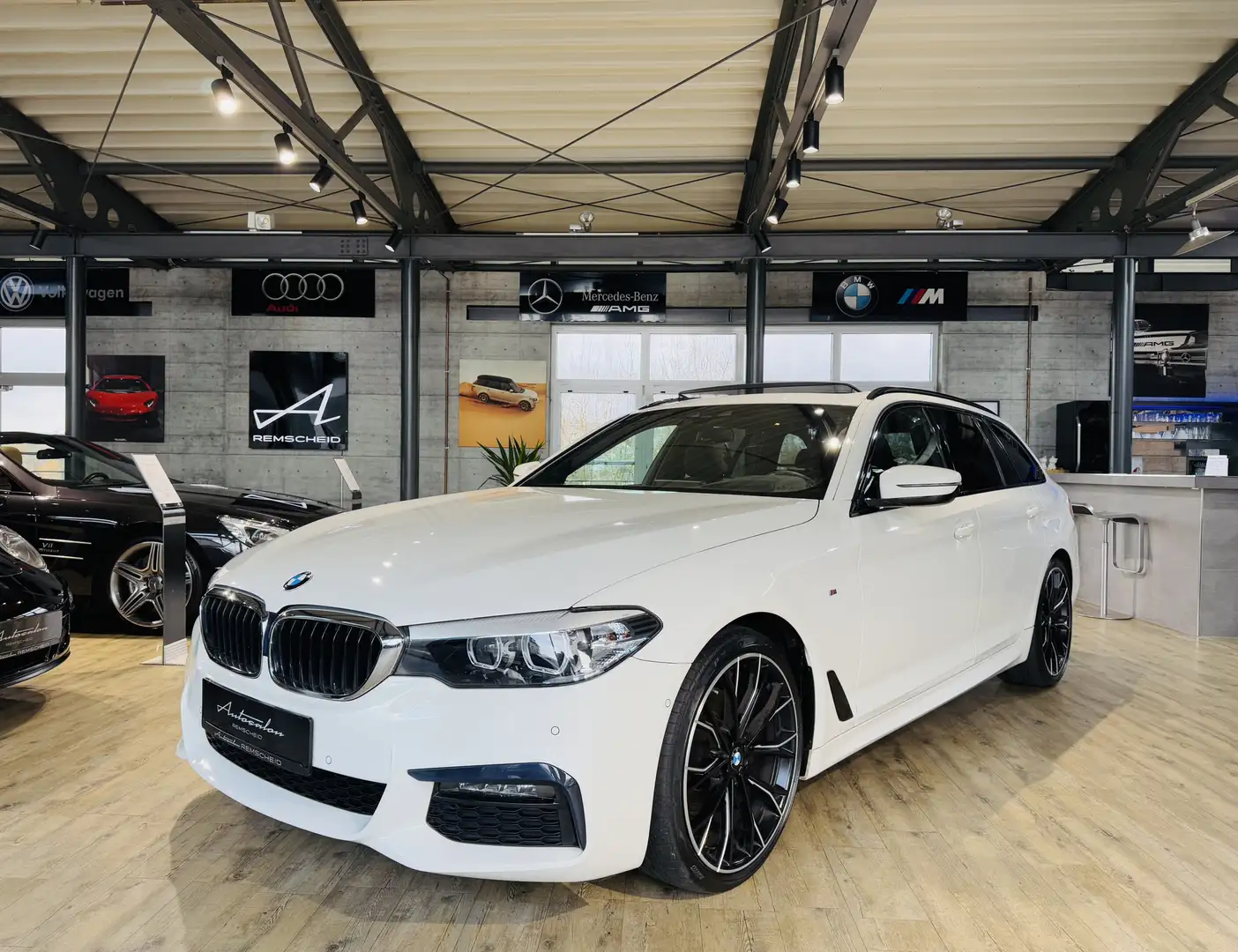 BMW 520 d xDrive M Sport*PANO*KAMERA*LED*NAVI*STDHZG Weiß - 1