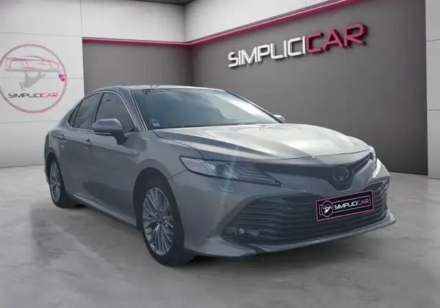 Toyota Camry HYBRIDE 218 2WD DESIGN 178Ch Garantie 12 mois