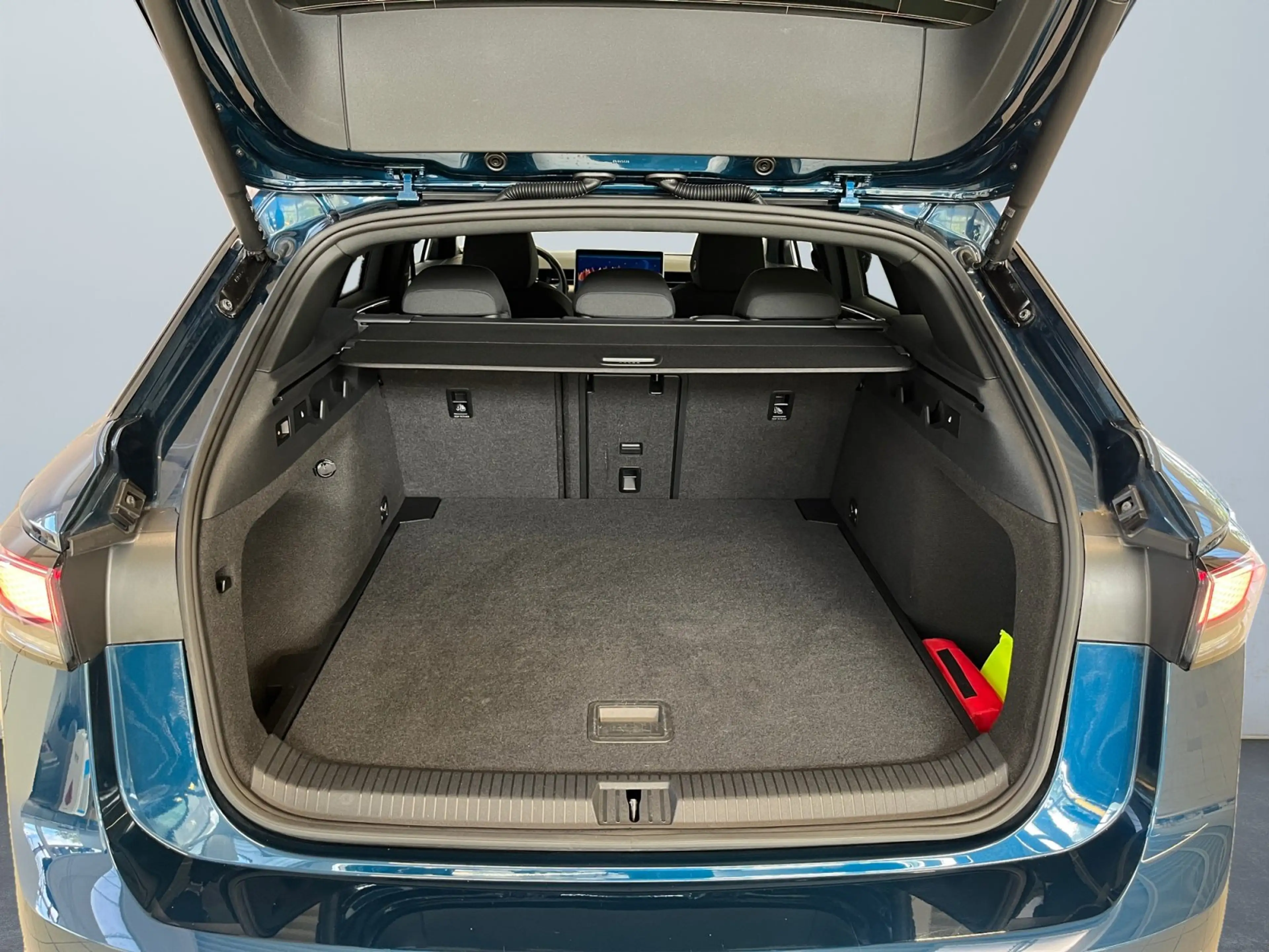 Volkswagen ID.7 Tourer Pro 77kWh Standklima AHK Wärmepumpe — photo 14