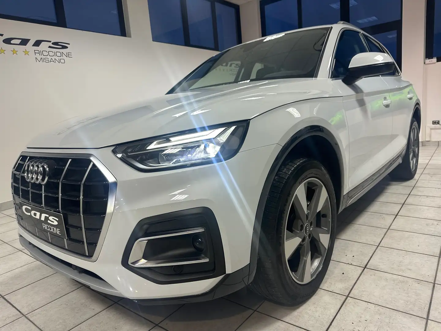 Audi Q5 40 TDI Mild-Hybrid QUATTRO ADVANCED Weiß - 1