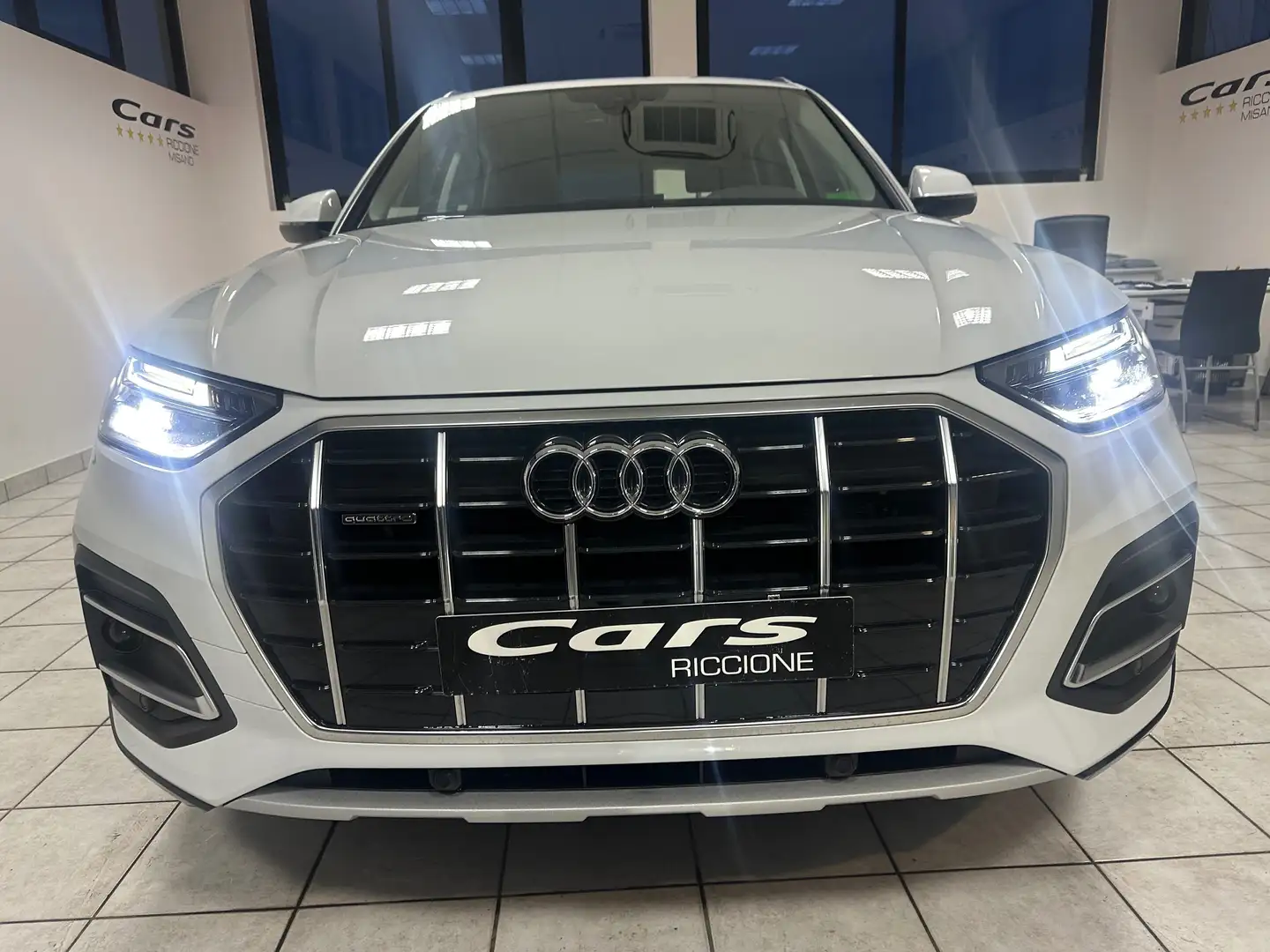 Audi Q5 40 TDI Mild-Hybrid QUATTRO ADVANCED Weiß - 2