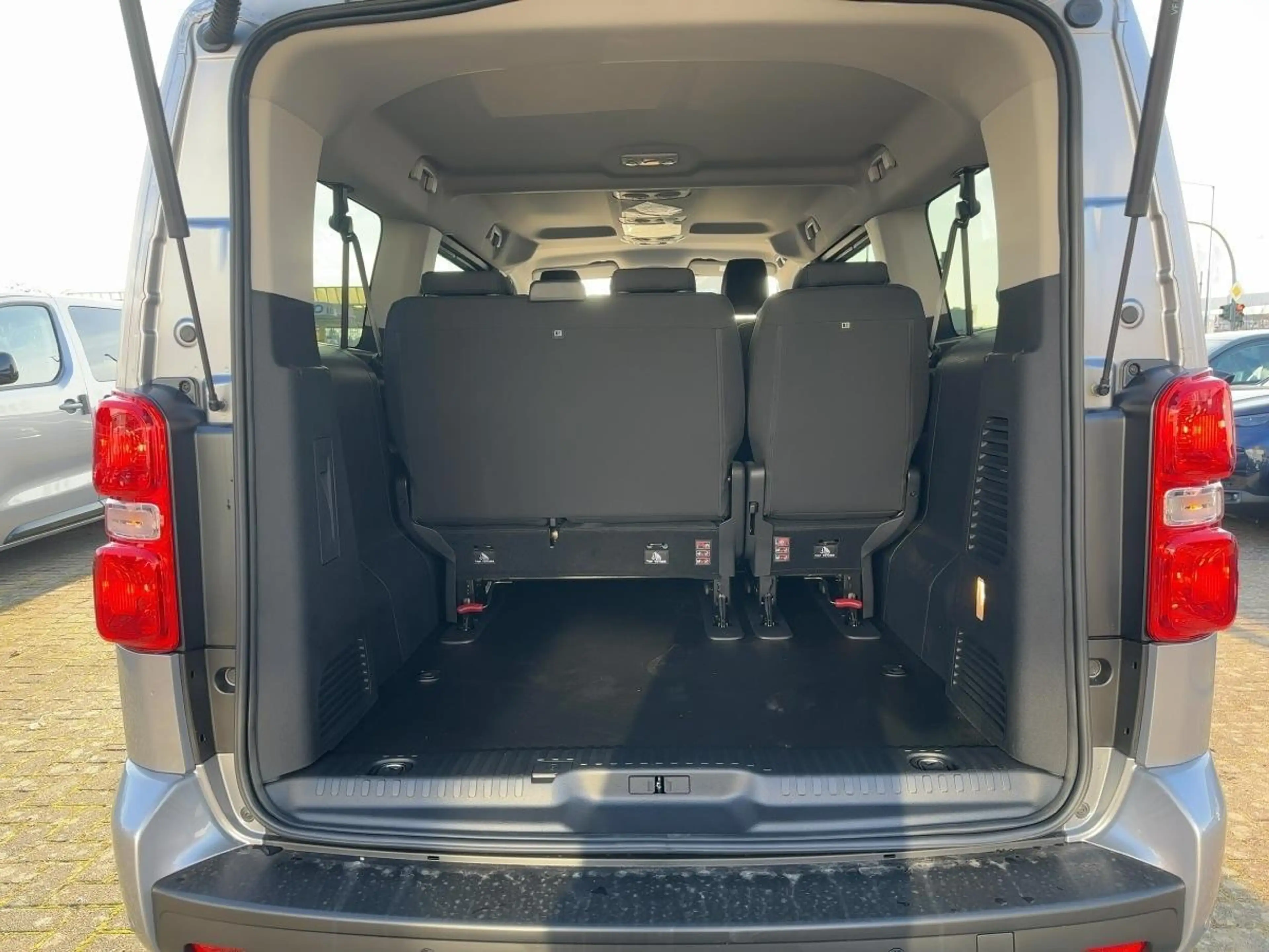 Citroen Spacetourer Plus XL BlueHDi 2.2 180 Automatik — photo 5