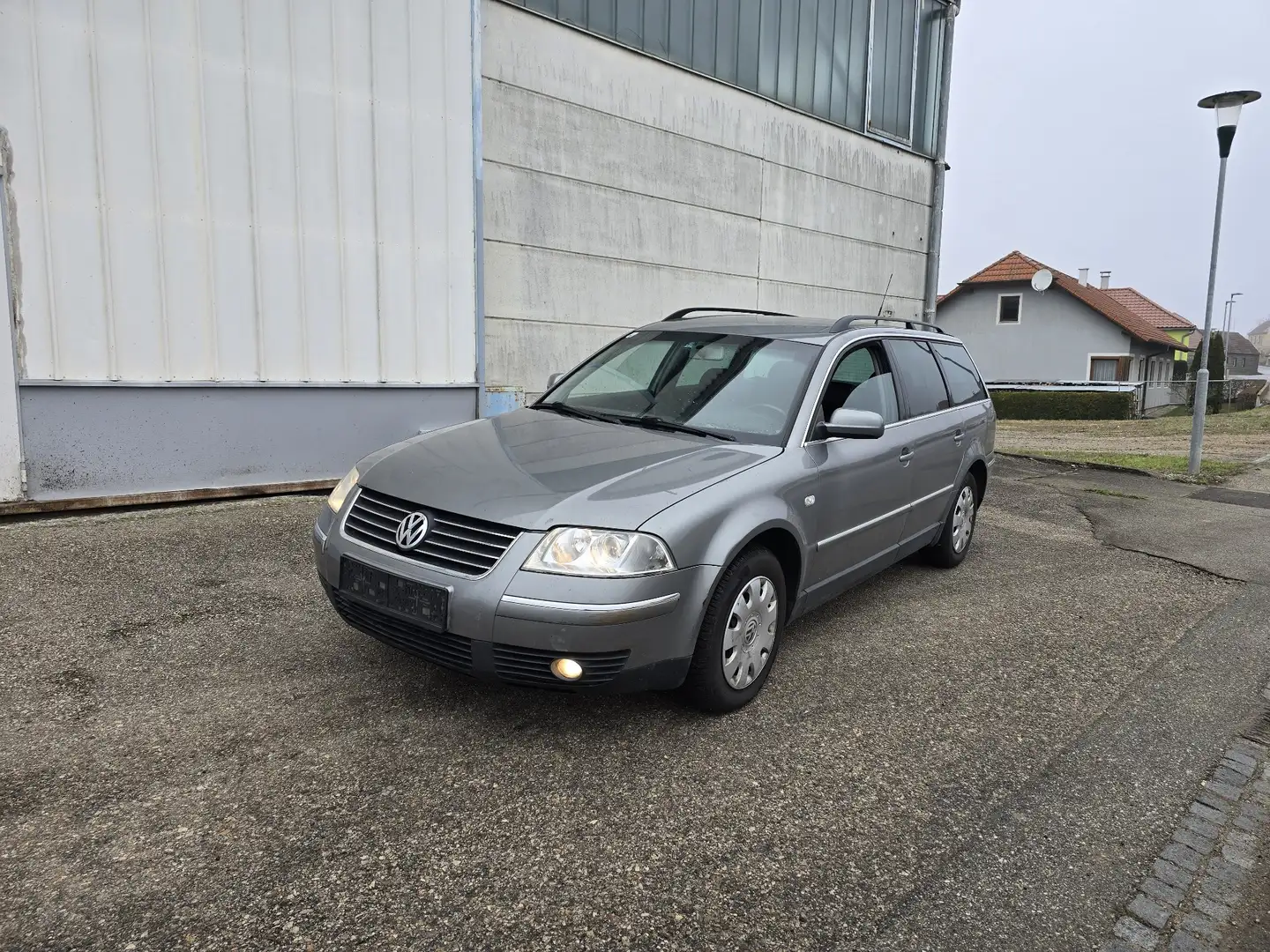Volkswagen Passat 1,9 TDI PD Highline Brown - 1