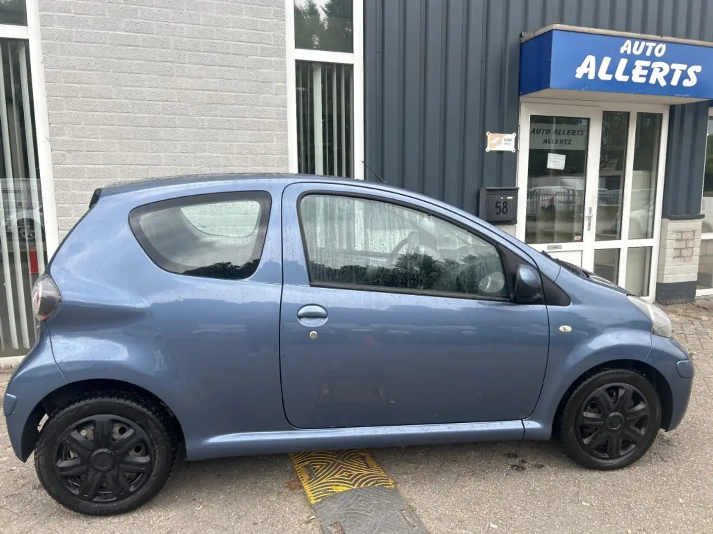 Toyota Aygo 1.0-12V Blauw - 1