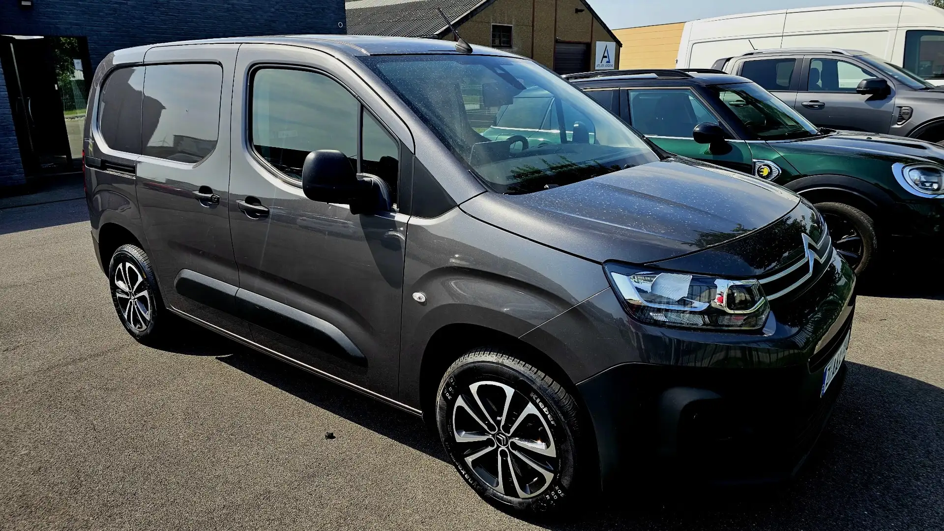 Citroen Berlingo 1.5 hdi boîte automatique. navigation. Gris - 1