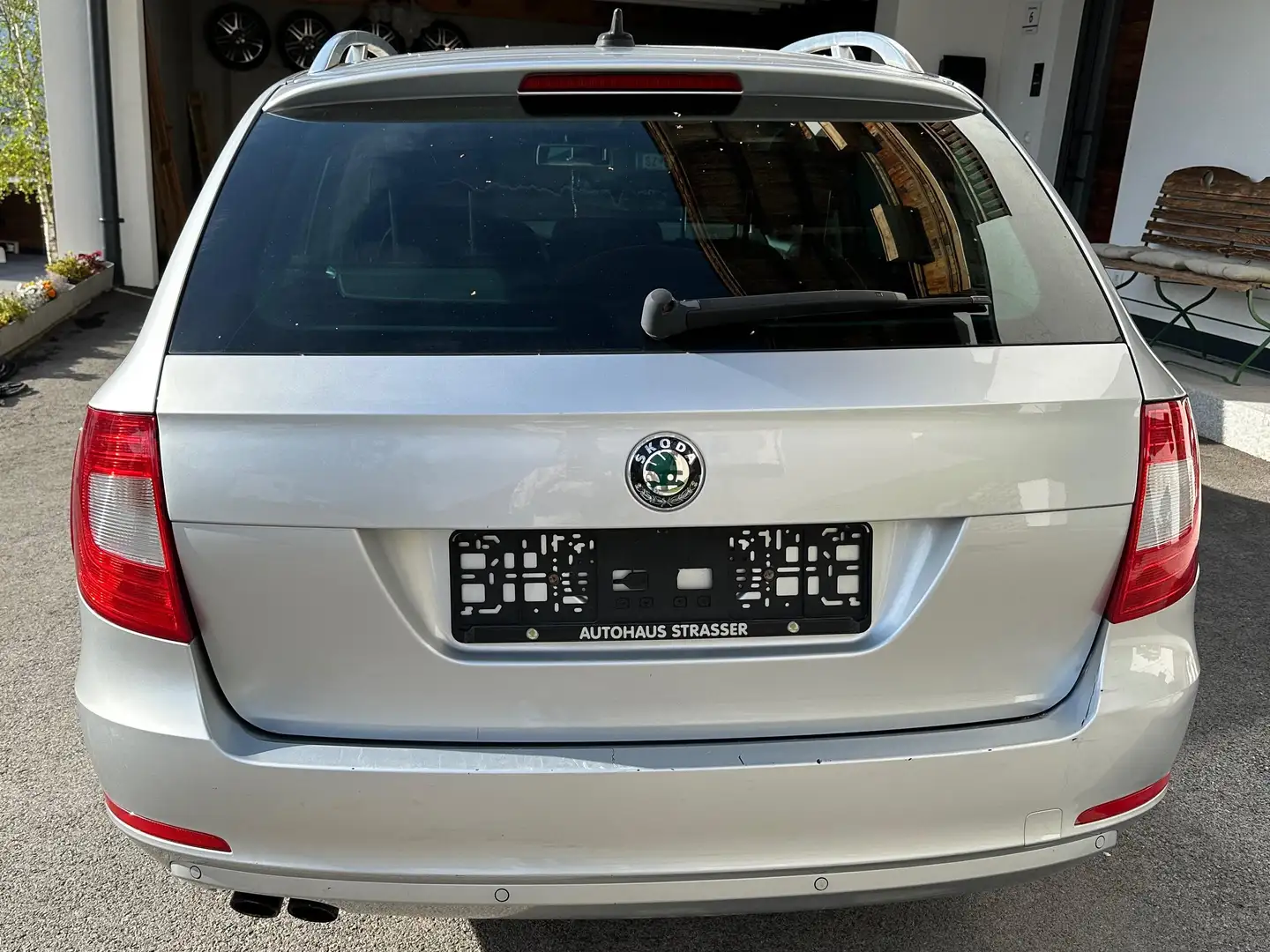 Skoda Superb Superb Combi 4x4 Elegance 2,0 TDI CR DPF DSG Elegance Grau - 2