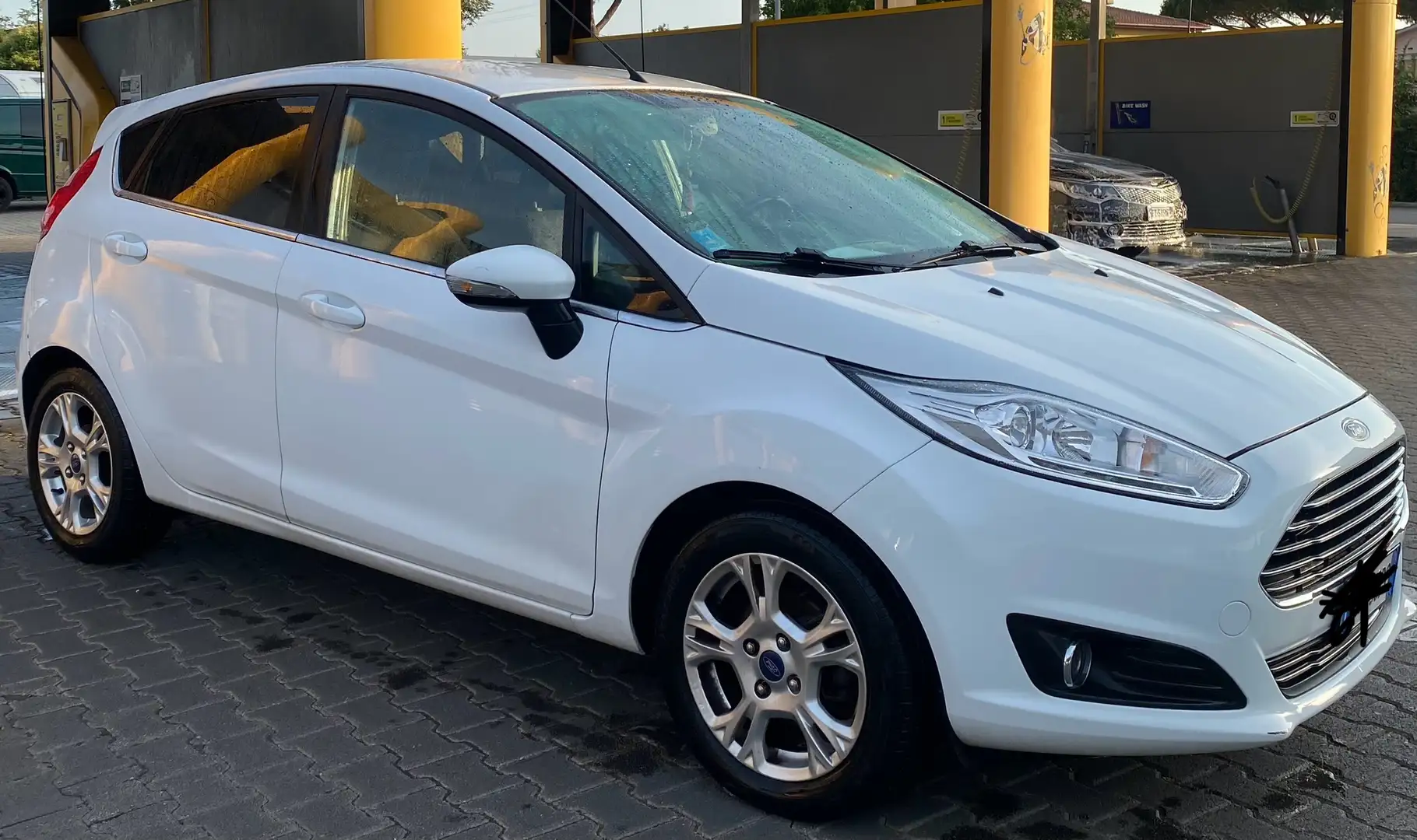 Ford Fiesta Fiesta 5p 1.5 tdci Titanium 75cv Bianco - 2