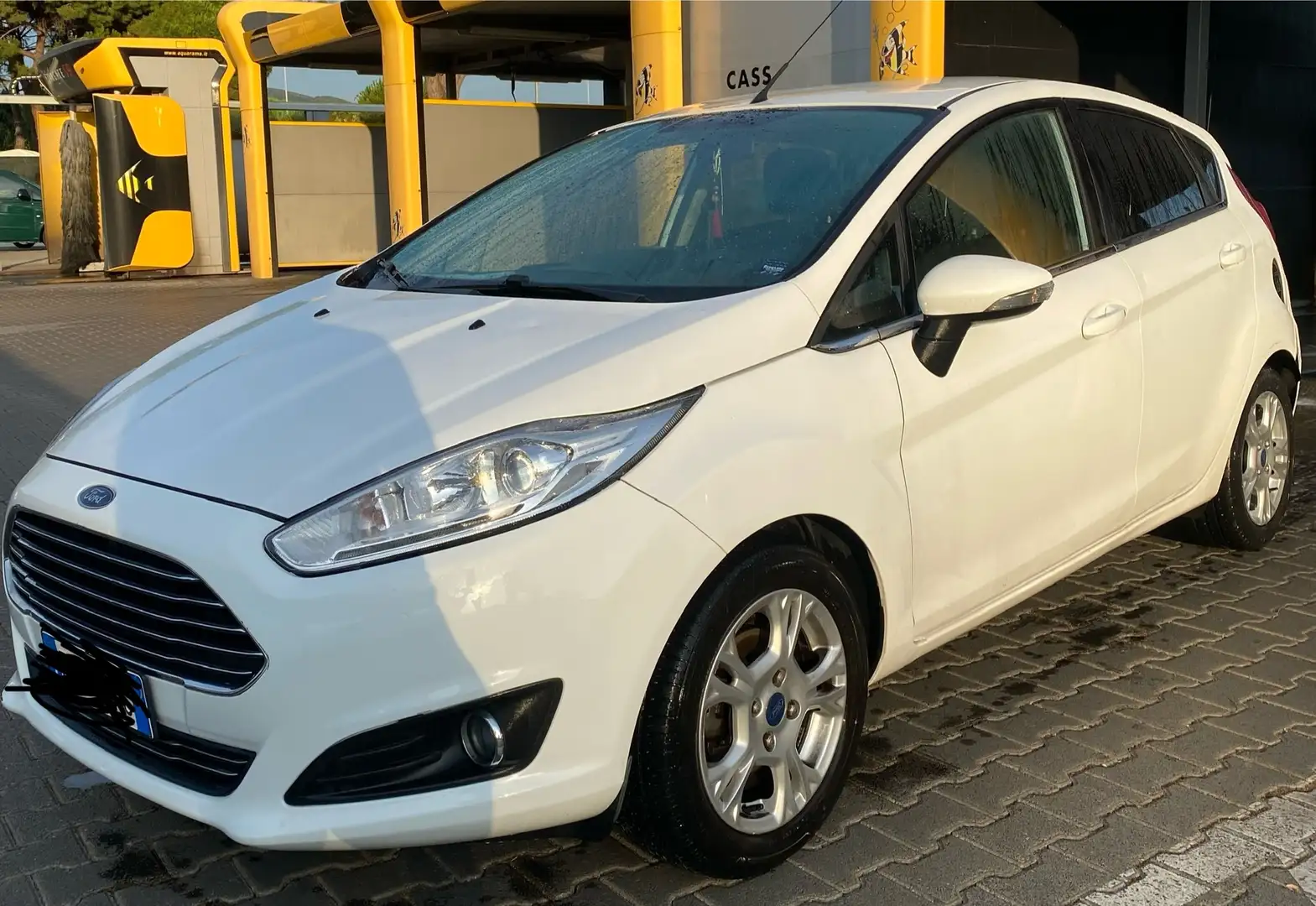 Ford Fiesta Fiesta 5p 1.5 tdci Titanium 75cv Bianco - 1